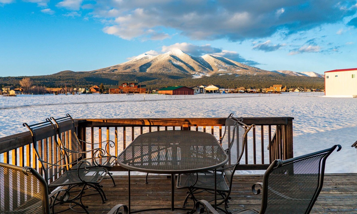 Baderville House | Amazing San Francisco Peak mountain views & Snowbowl minutes away from Suzette Lane