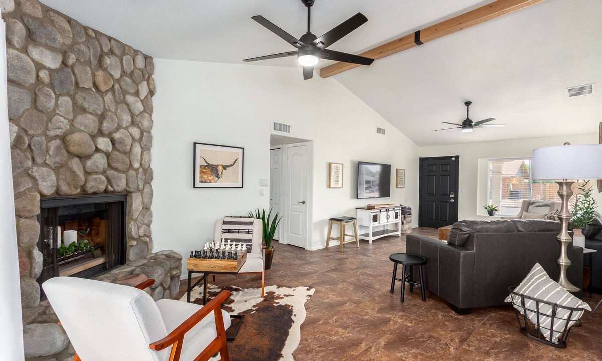 Mesa House | Amazing SW Luxury Retreat, Putting Green, Bocce