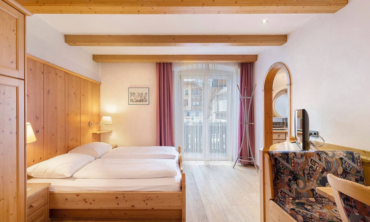 San Vigilio Apartment | Apartment 'Mupan Genziana Monolokal' with Mountain View, Balcony and Wi-Fi