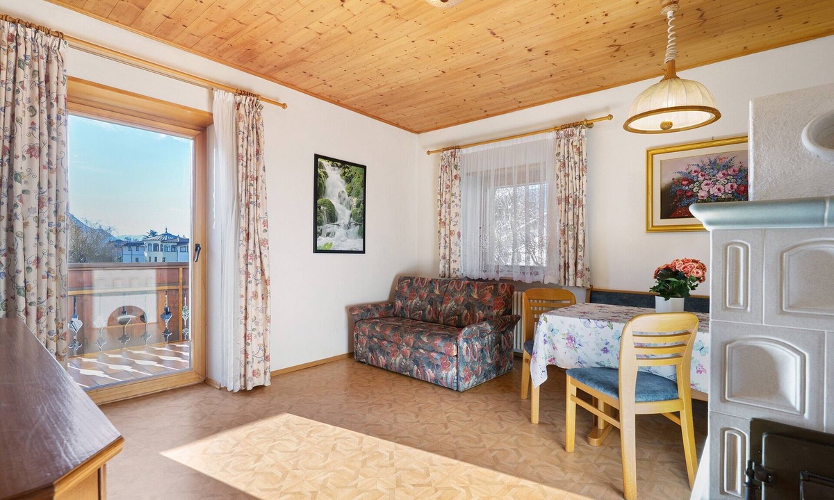 Tirolo Apartment | Apartment 1 Lindebauer in Tyrol – Mountain View, Balcony, Wi-Fi