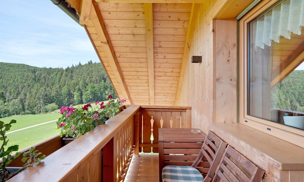 Collalbo Apartment | Apartment 'Abendsonne' with Mountain View, Shared Terrace and Wi-Fi