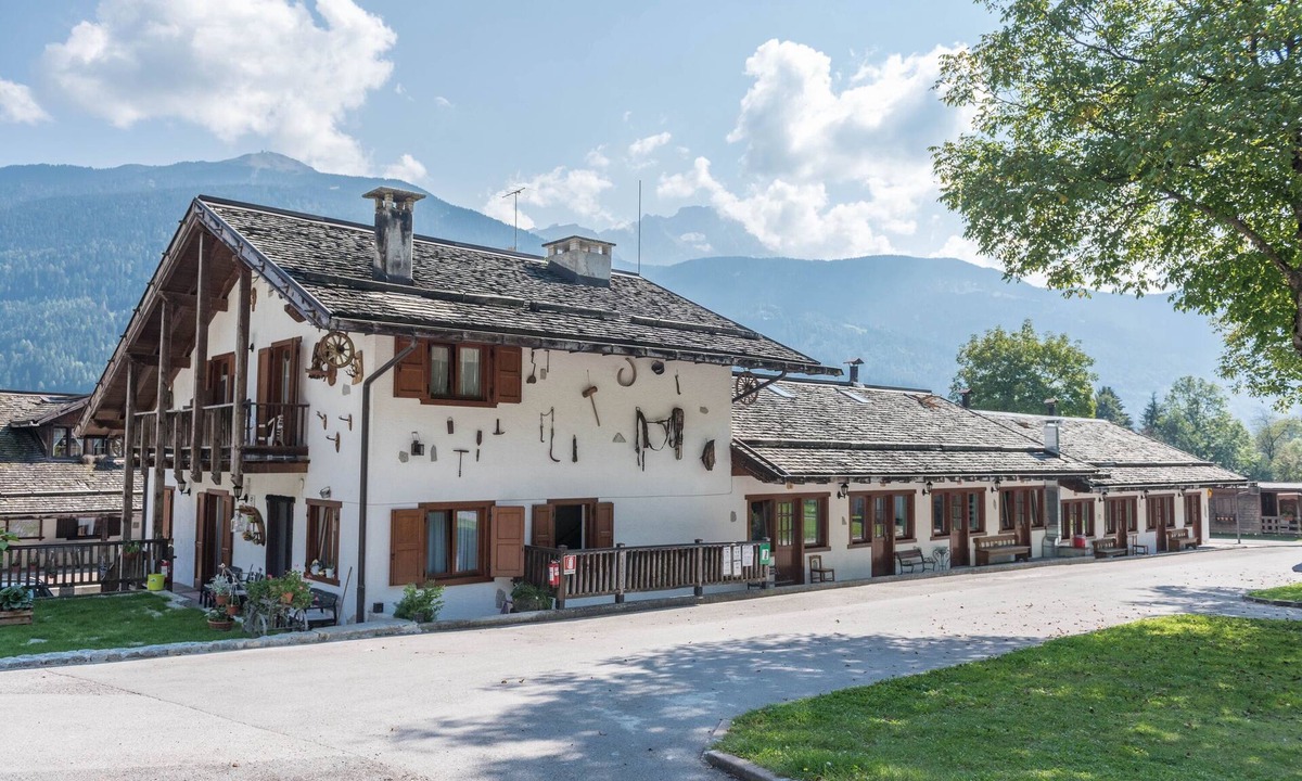 Pinzolo Apartment | Apartment 'Adamello 13' with Wi-Fi