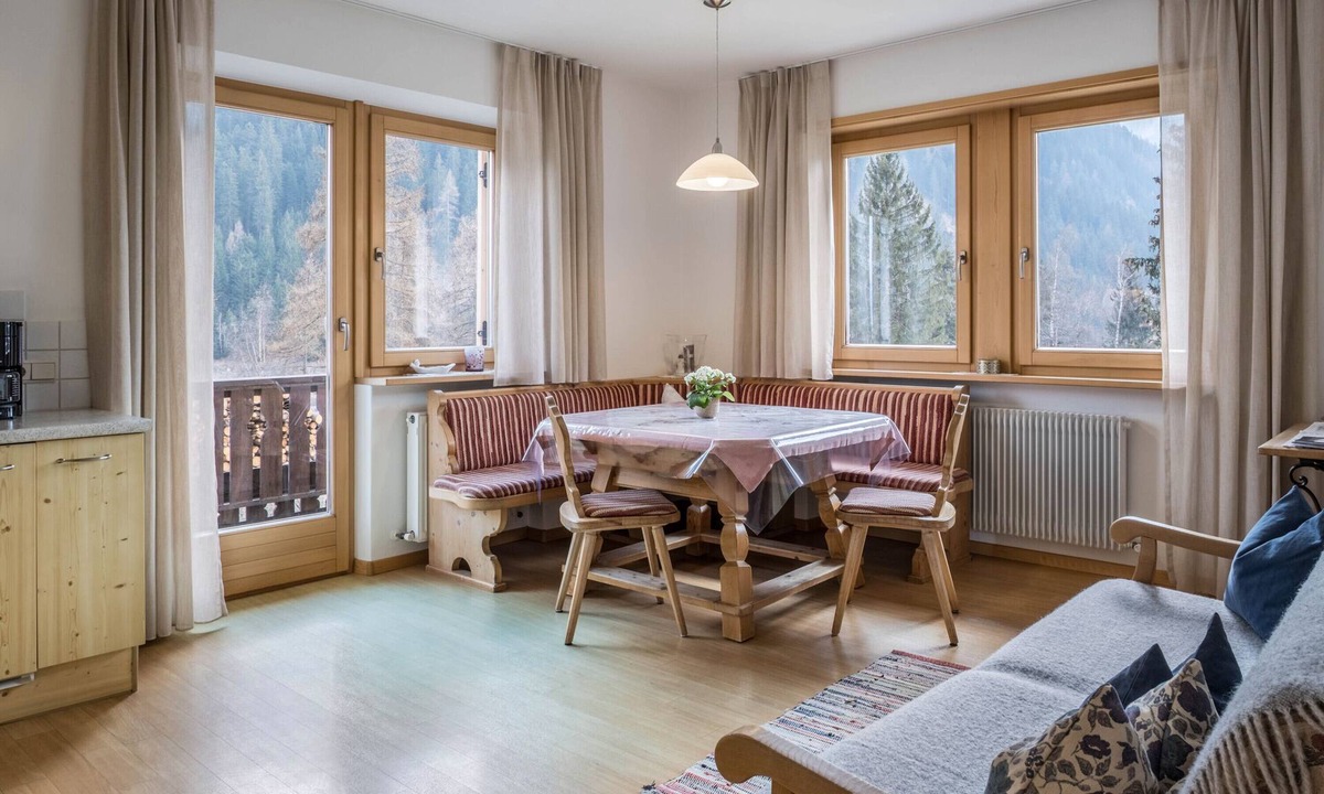 Ultimo Apartment | Apartment 'Adlerhorst Rotkehlchen' with Balcony, Shared Garden and Wi-Fi