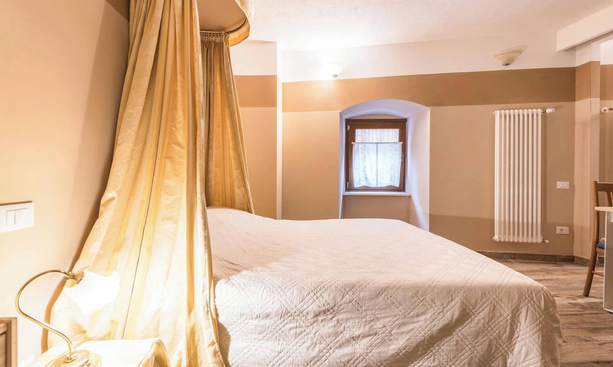 Canale di Tenno Apartment | Apartment Agriturismo "Al Gallo Nero Miele" near Lake Garda with Mountain View & Terrace