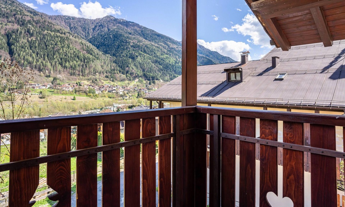 Strembo Apartment | Apartment "Aparthotel Strembo Alperose" with Mountain View & Shared Garden