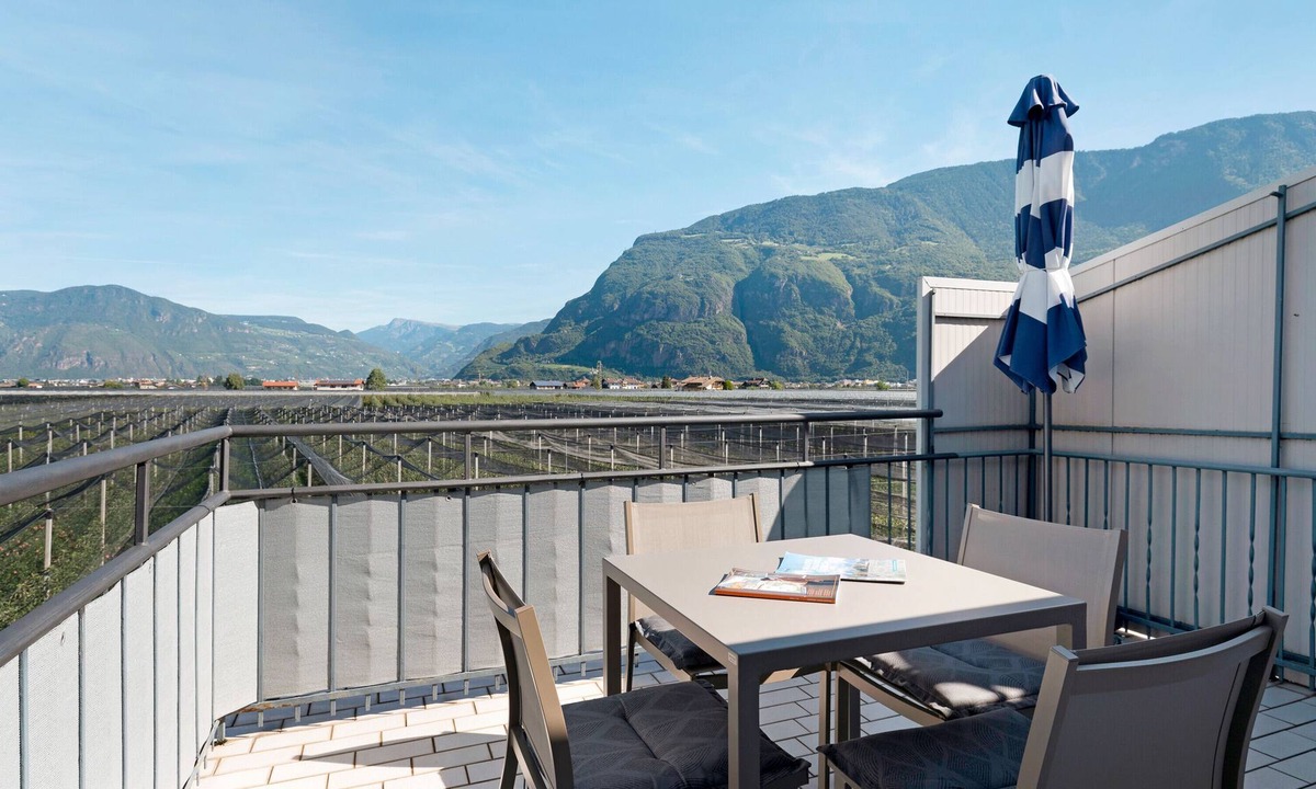 Laives Apartment | Apartment 'Auelehof Marlene' with Mountain View, Wi-Fi and Air Conditioning