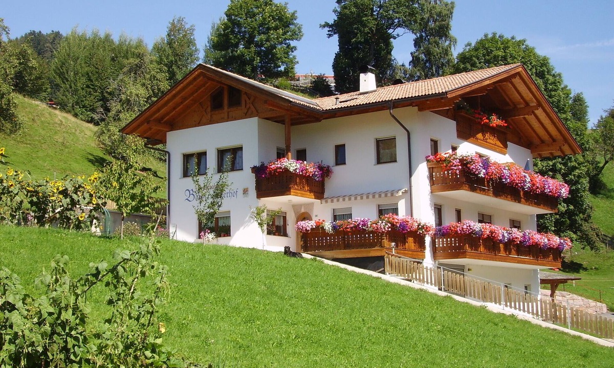 Meltina Apartment | Apartment "Boznermüllerhof-Geranie" with Wi-Fi, Balcony and View into Nature