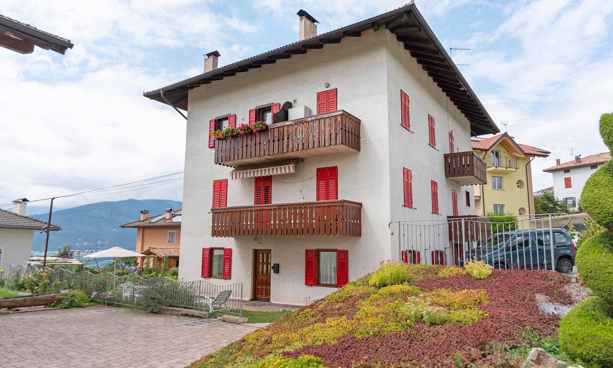 Romeno Apartment | Apartment 'Casa Del Sole, Relax E Natura' with Mountain View, Private Garden and Wi-Fi