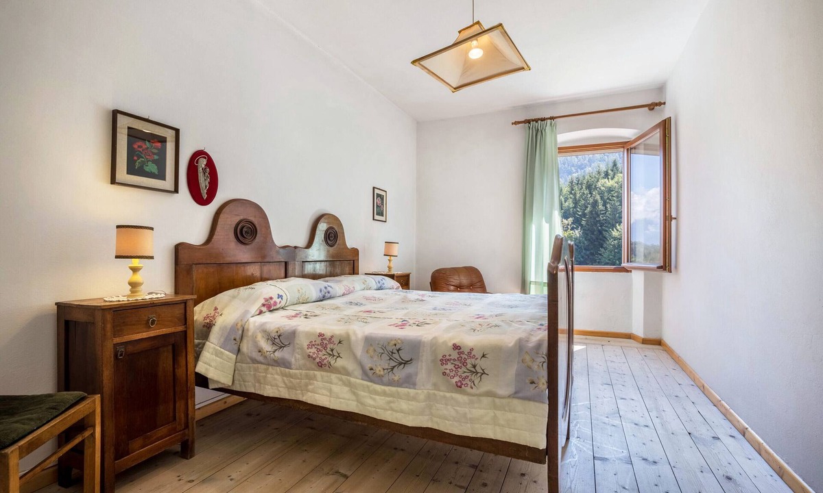 Sella Giudicarie Apartment | Apartment 'Casa Nel Borgo' with Mountain View and Shared Garden