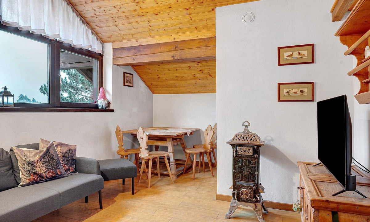 Cavalese Apartment | Apartment 'Casa Serena' with Mountain View and Balcony