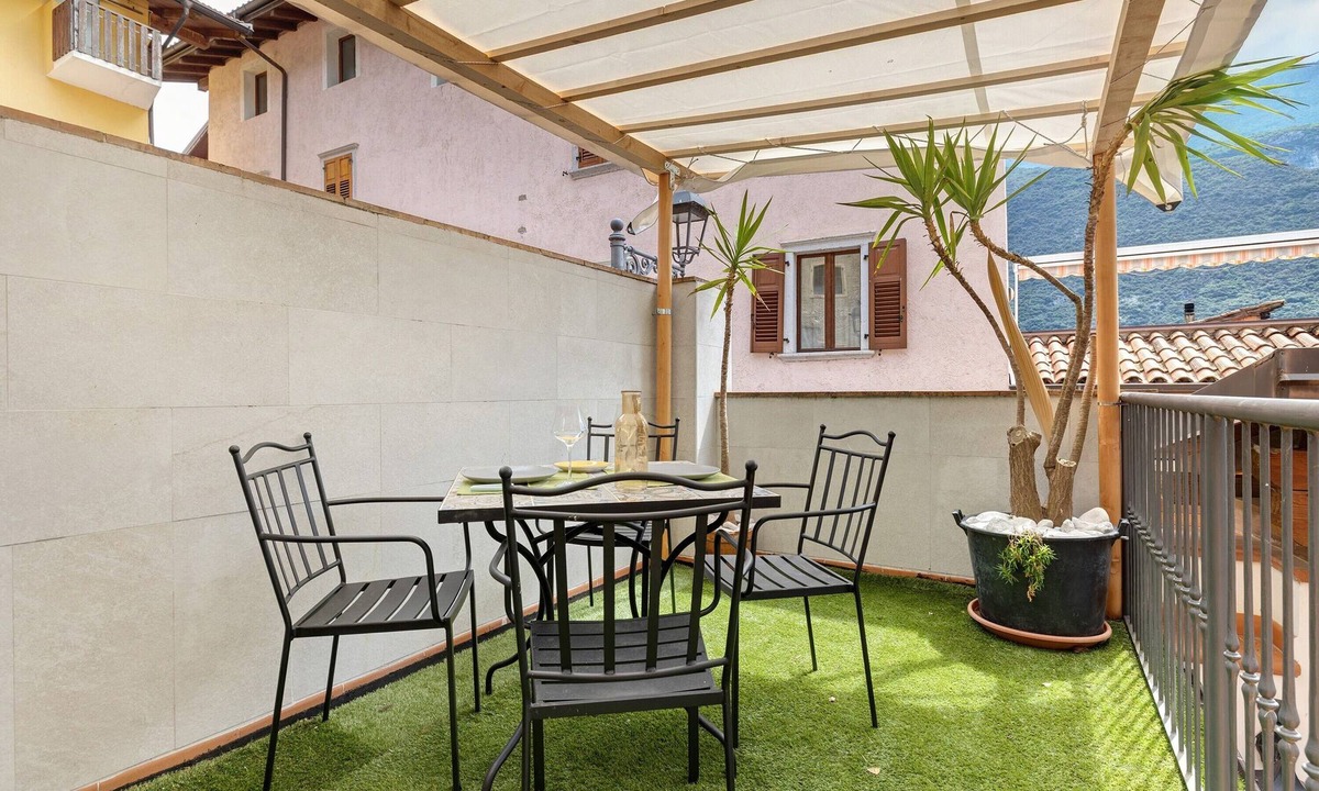 Ceniga Apartment | Apartment 'Casa Sole 2' with Mountain View, Balcony and Wi-Fi