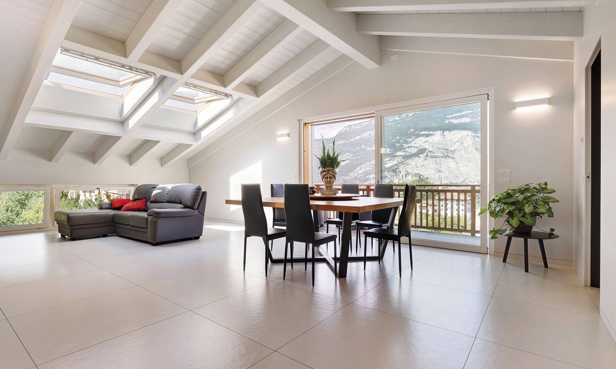 Drena Apartment | Apartment 'Castle View' with Mountain View, Balcony and Wi-Fi