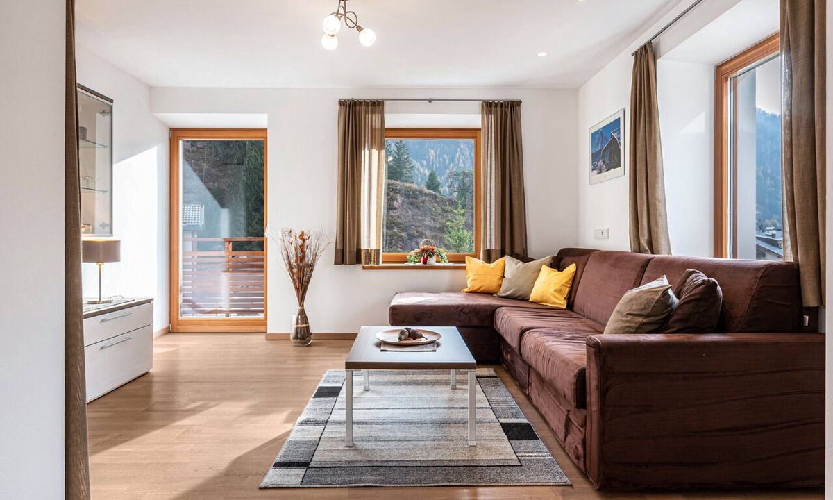 Ortisei Apartment | Apartment "Cesa Stefania" with Mountain View and Balcony