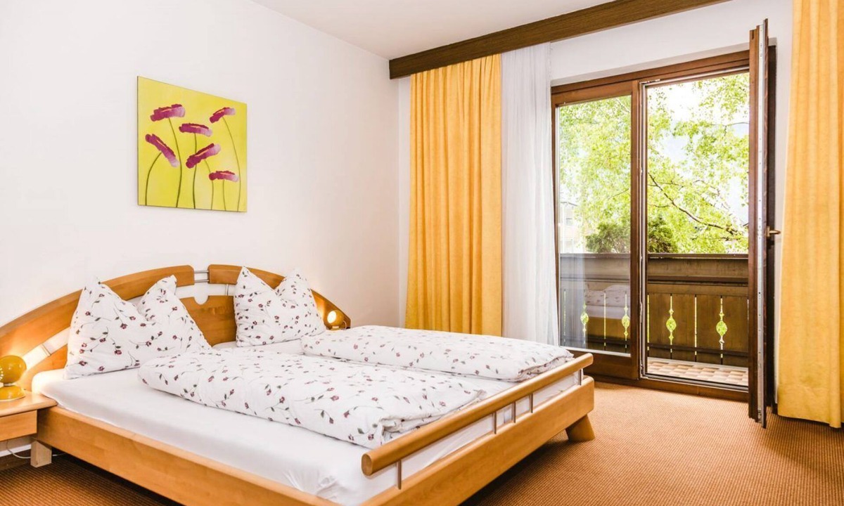Lana Apartment | Apartment 'Ferienwohnung Lanz 1' with Mountain View, Private Garden and Wi-Fi
