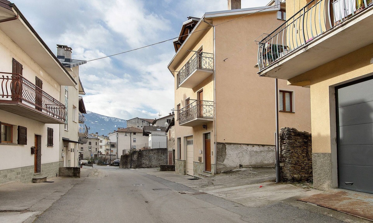 Grosotto Apartment | Apartment 'Foresteria Emilia' with Mountain View, Private Terrace and Wi-Fi