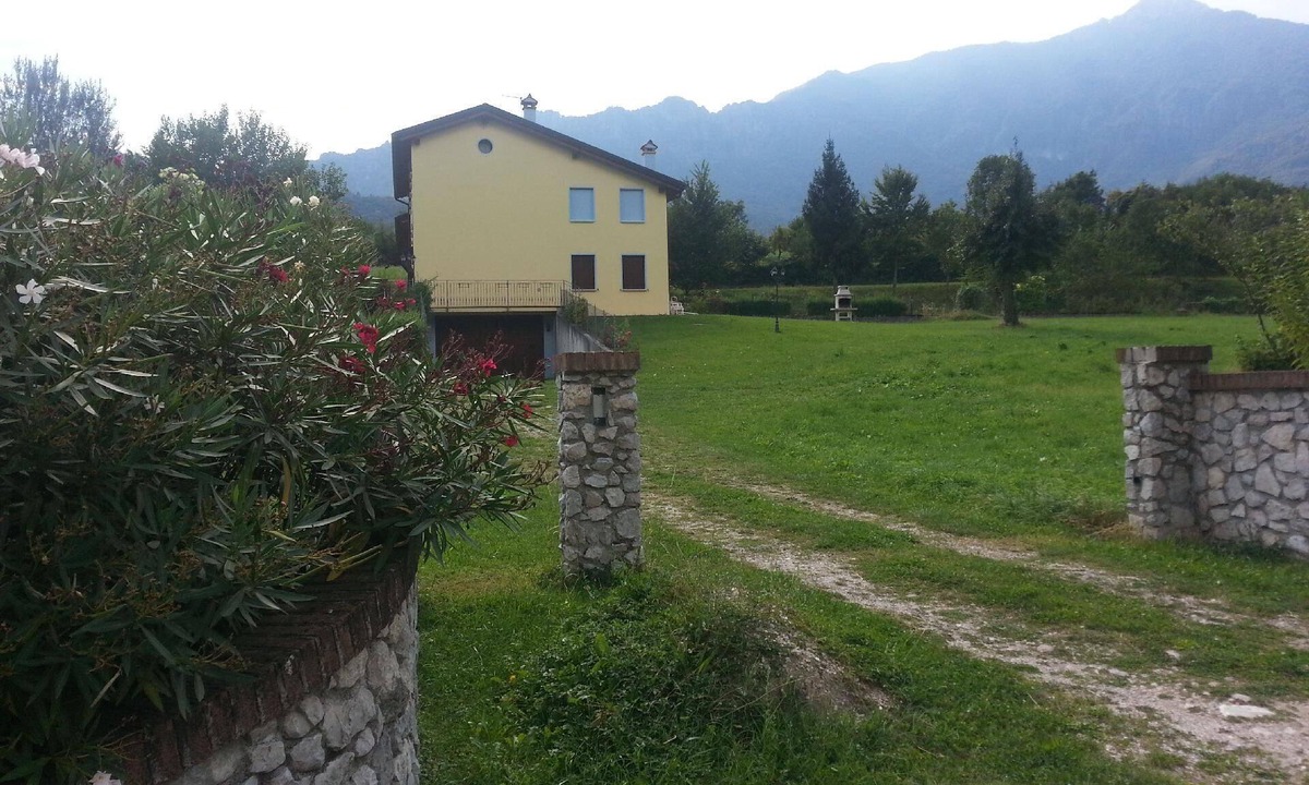 Velo d'Astico Apartment | Apartment in Seghe with Private Parking