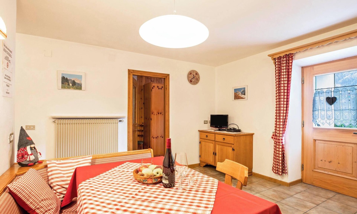 San Giovanni di Fassa Apartment | Apartment "Ciasa Lino Sas da le Undesc" with Mountain View & Wi-Fi