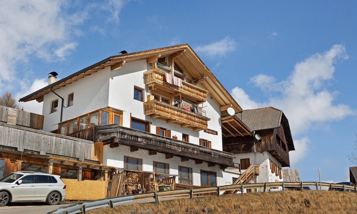 San Martin de Tor Apartment | Apartment 'Lüch dl Pinter' with Mountain Views