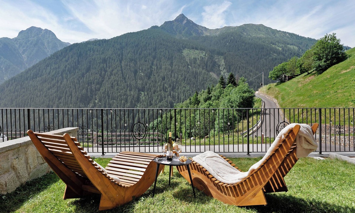 Rabbi Apartment | Apartment 'La Casa Di Larice in Val di Sole' with Mountain View, Private Terrace and Wi-Fi