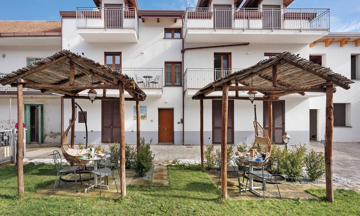 Bomerano Apartment | Apartment 'La Dimora Dei Nonni' with Mountain View, Wi-Fi and Air Conditioning