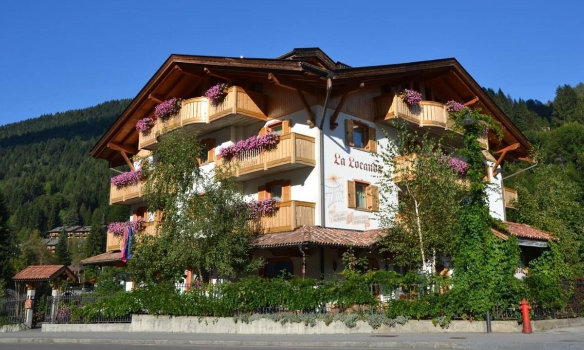 Giustino Apartment | Apartment La Locanda Bilocale 4 persone with Mountain View, Balcony & Wi-Fi