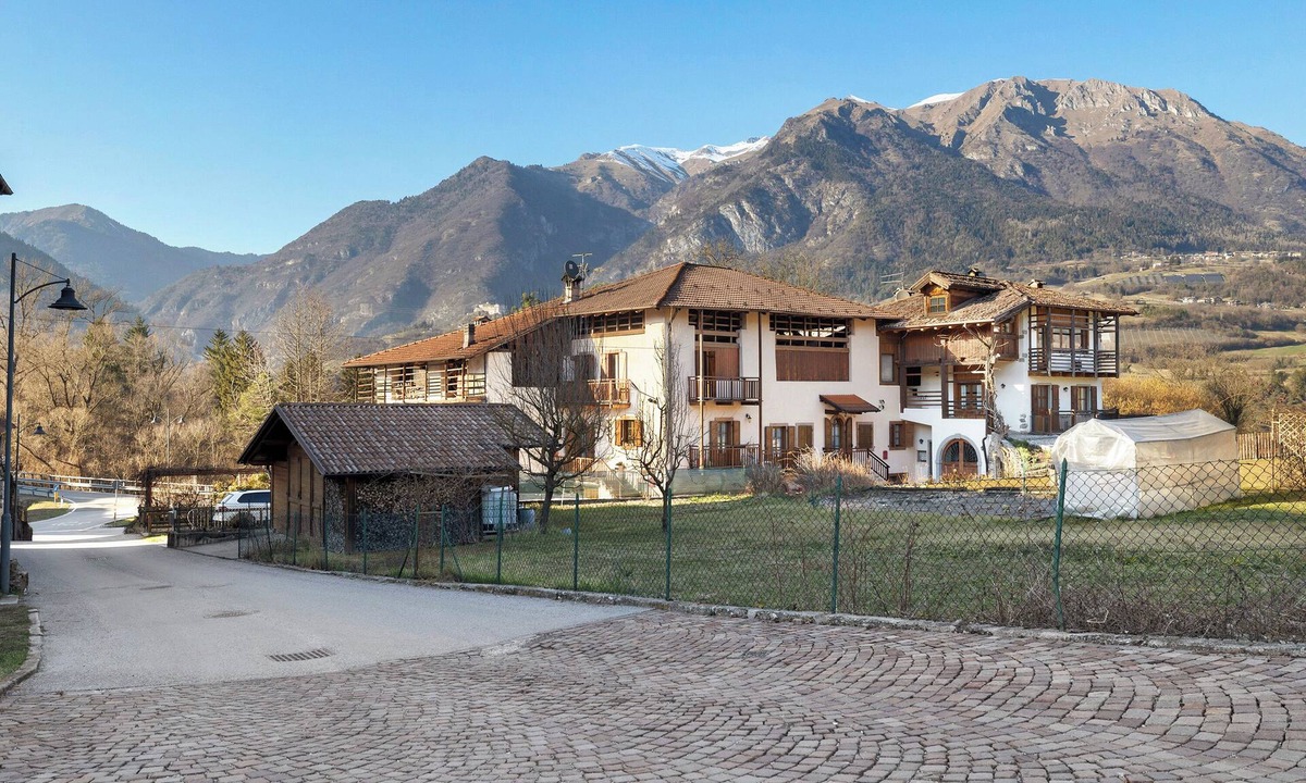 Comano Terme Apartment | Apartment 'Le More' with Mountain View, Balcony and Wi-Fi
