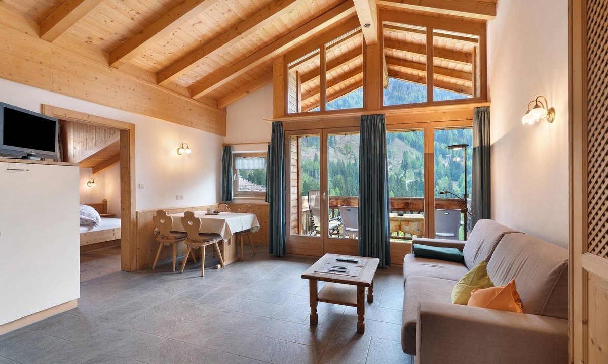 Santa Valburga Apartment | Apartment Margerite 21 with Mountain View and Wi-Fi
