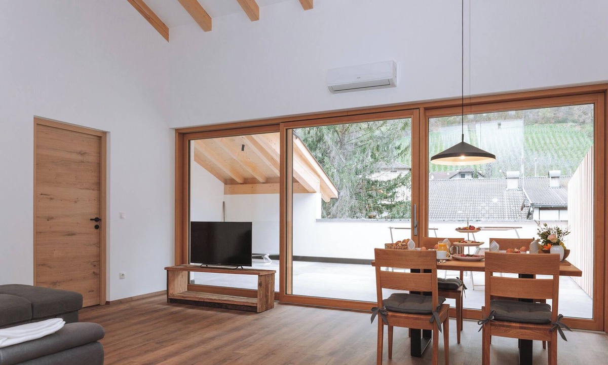Lana Apartment | Apartment 'Matscherhof Elderflower Exclusive' with Mountain View, Wi-Fi and Air Conditioning