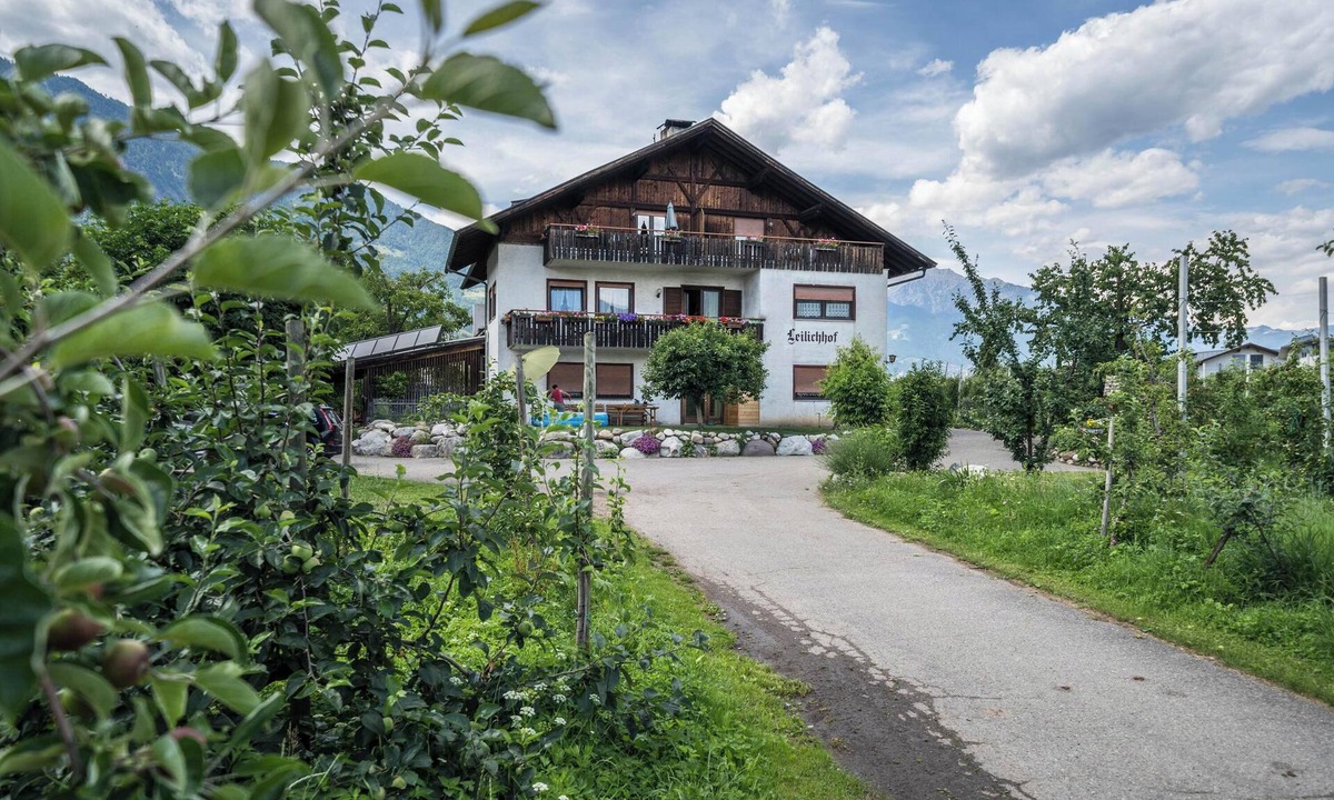 Lana Apartment | Apartment "Mutspitz Leilichhof" with Mountain View, Wi-Fi, Balcony & Garden