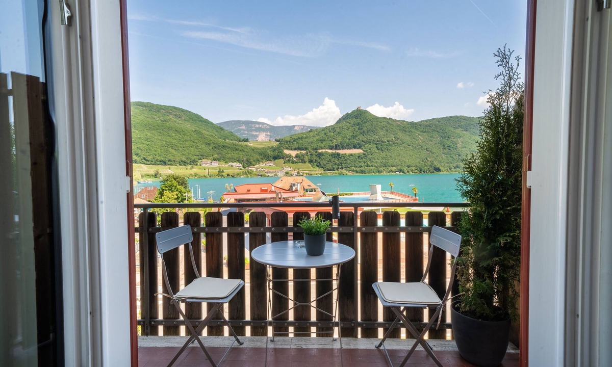 Seestrasse Apartment | Apartment on Lake Kaltern 2