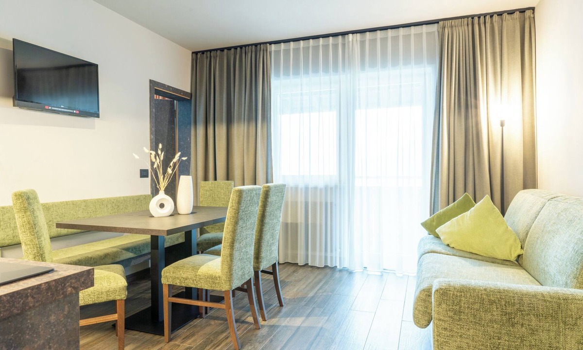 Martello Apartment | Apartment 'Opis Pennhaus' with view of the Alpes, Shared Terrace and Wi-Fi