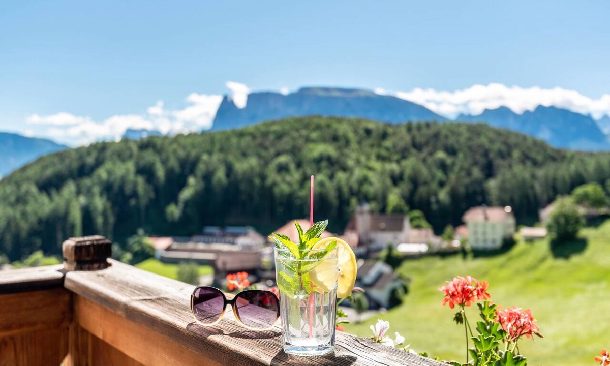 Longomoso Apartment | Apartment 'Sallrain Hof 2' with Mountain View & Balcony