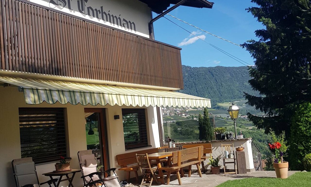 Caines Apartment | Apartment Sankt Corbinian 2 with Mountain View, Wi-Fi