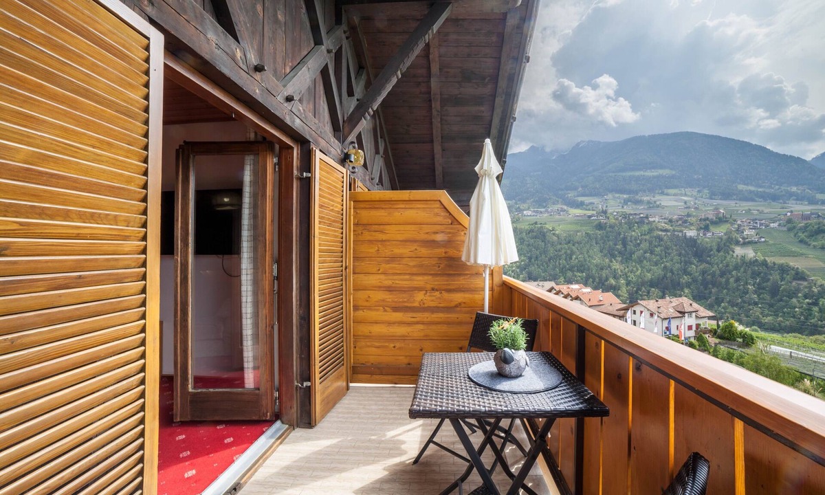 Caines Apartment | Apartment 'Sankt Corbinian 4' with Mountain View, Balcony, Shared Garden & Wi-Fi