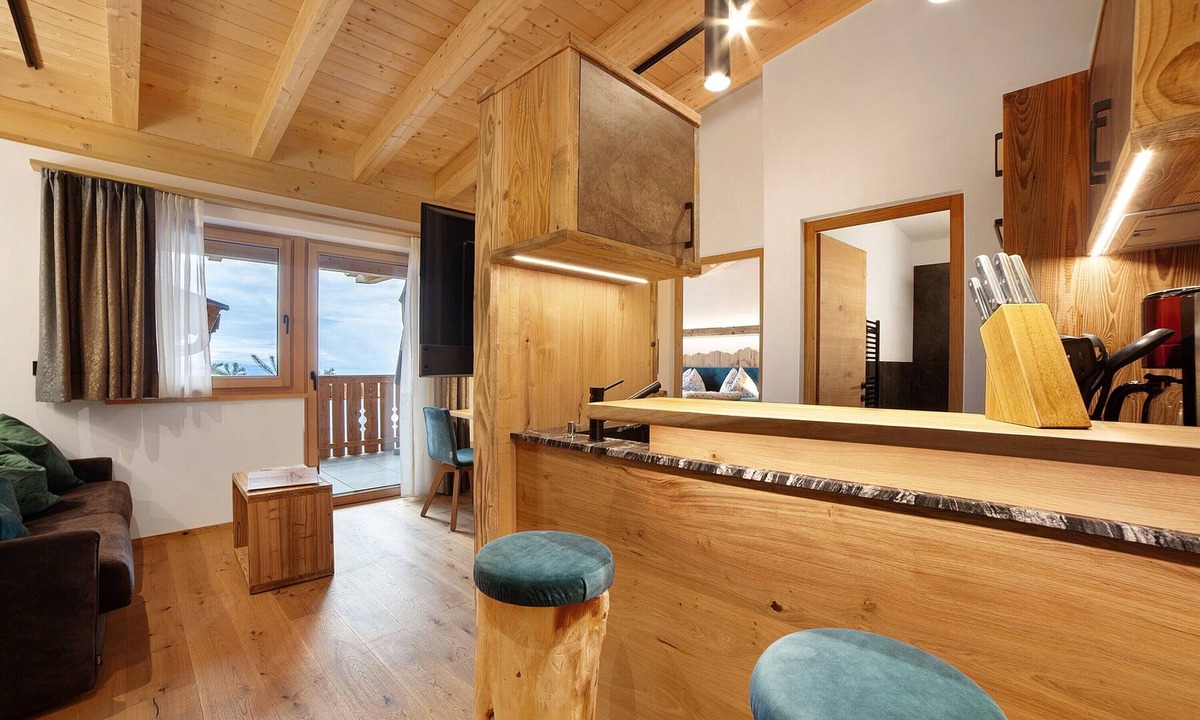 Lagundo Apartment | Apartment 'Turmfalke' with Mountain View, Shared Garden and Wi-Fi