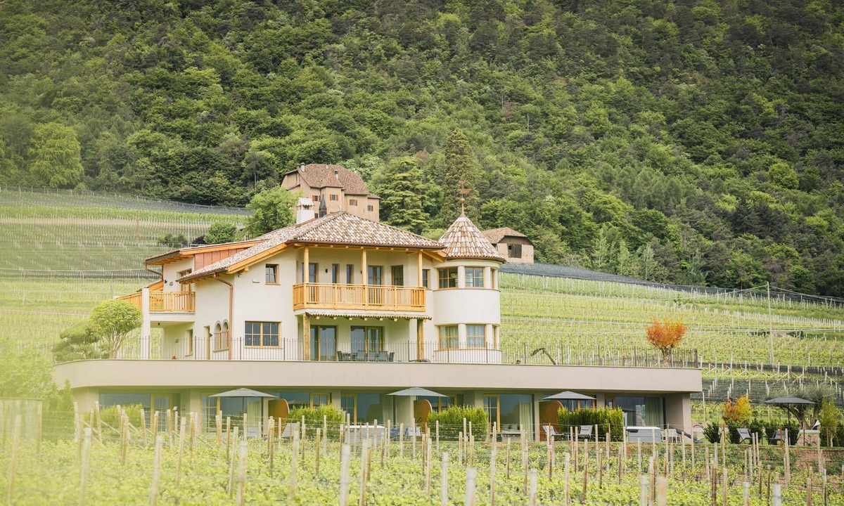 Berg/Monte Apartment | Apartment 'Valentinerhof Apt Terra' with Mountain View, Shared Pool and Wi-Fi