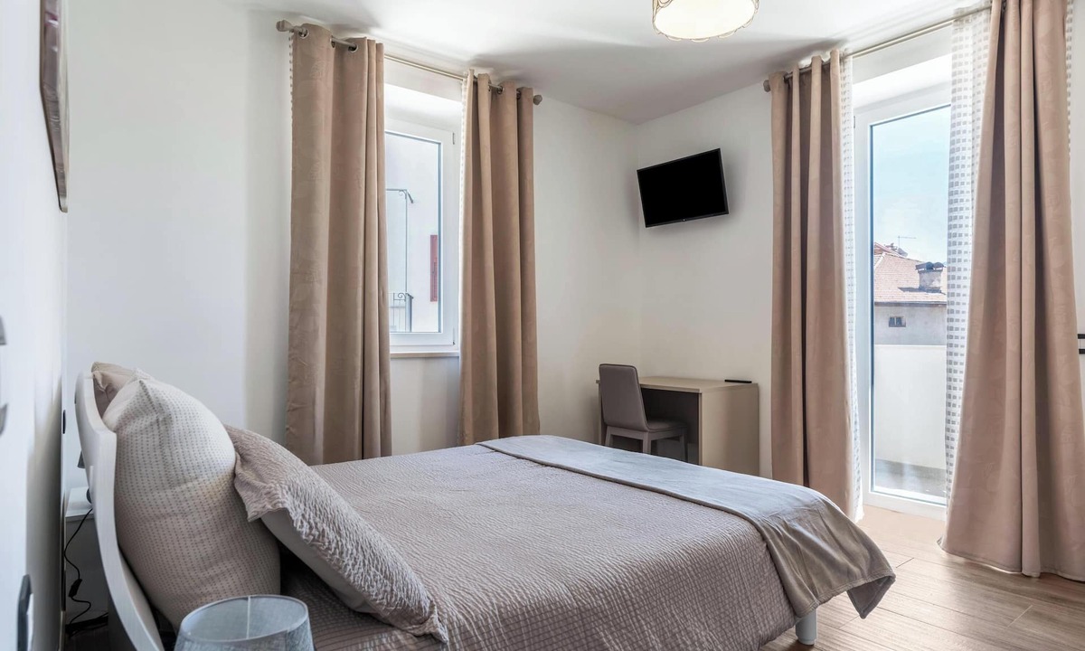 Ville d'Anaunia Apartment | Apartment "Villa Vacanze Pink Lady" with Mountain View, Private Terrace & Shared Garden