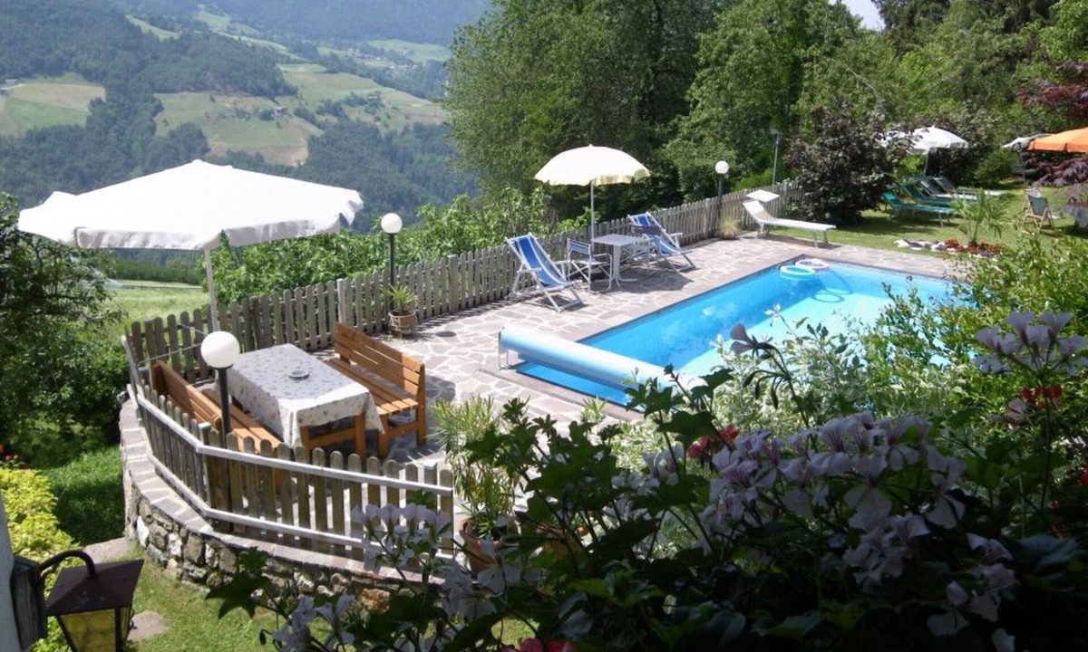 Fie allo Sciliar Apartment | Apartment 'Wohnung 1' with Mountain View, Shared Pool and Wi-Fi