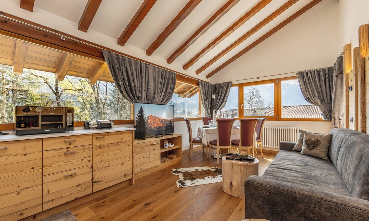 Pinzolo Ski Chalet | Apt "Overland": alpine panorama with park and biolago