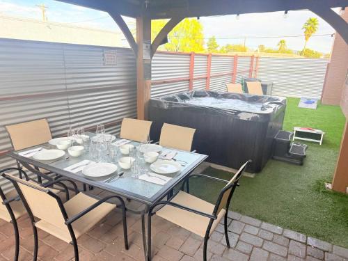 Tucson House | APT Style Home 2BR 2BA w Jacuzzi Near Airport