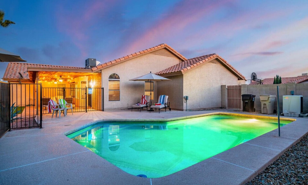 Peoria House | Arrowhead Family Getaway Pool Pet Friendly
