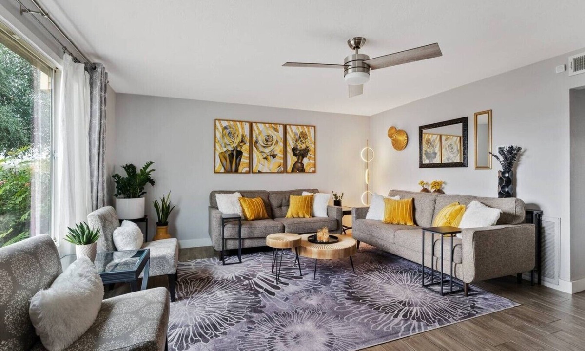 Midtown Villa | Artsy Townhouse w/Billiards & King En Suite