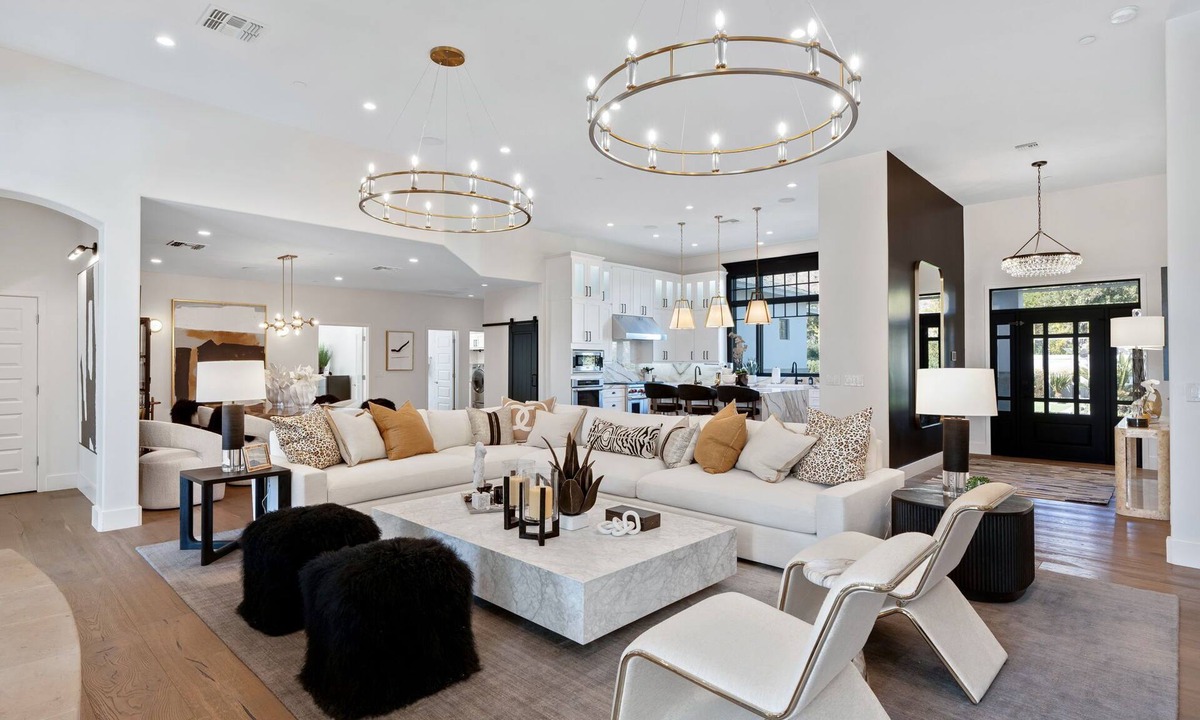 Arcadia Manors House | At the Base of Camelback - Worlds Away from Ordinary
