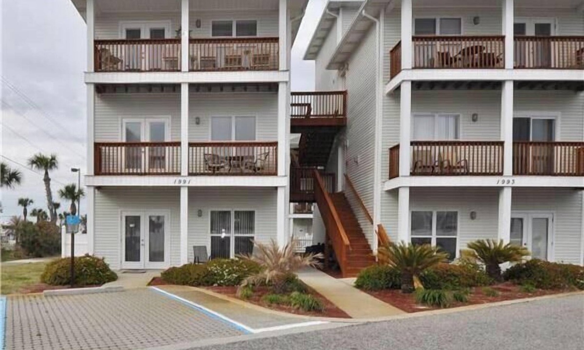 Fort Walton Beach Condo | Available now pet friendly Ground Floor Wi-Fi Sunset Cottage 7A