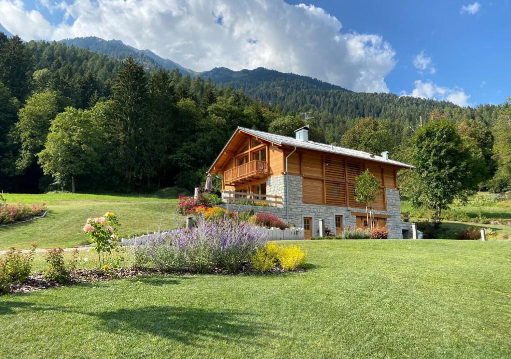 Strembo Bed & Breakfast | B & B Chalet Plan