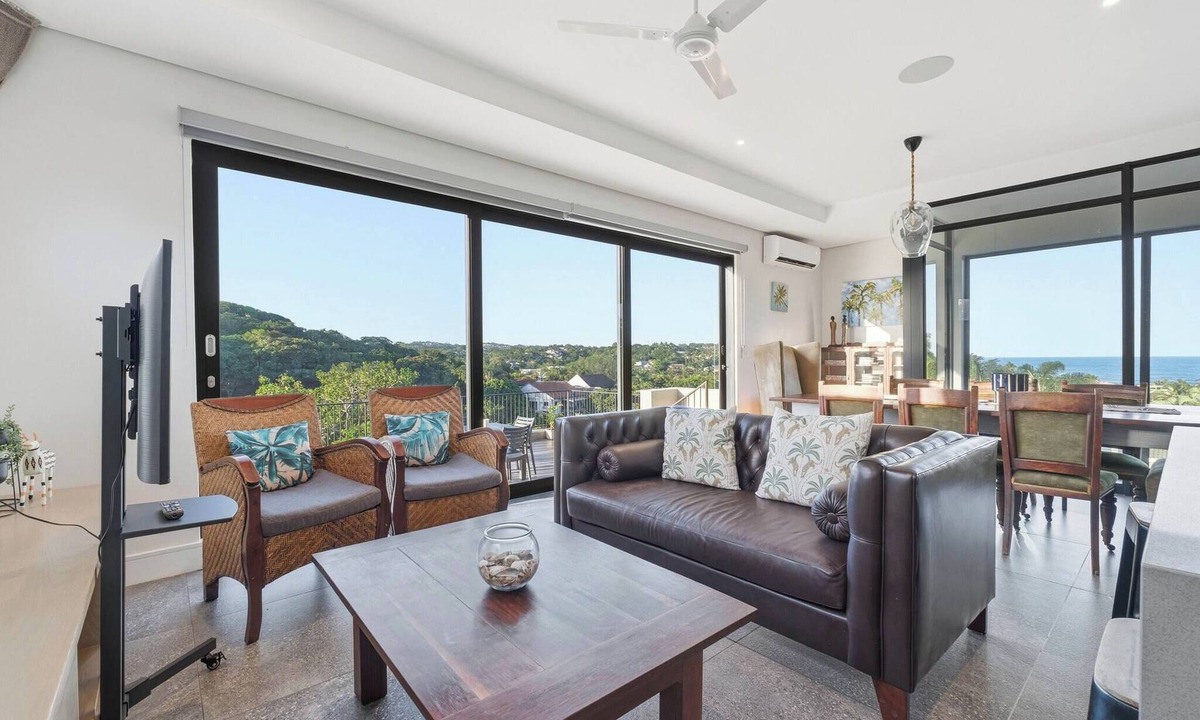 Umhlali Beach Apartment | Bay House - Staynest Guesthouse