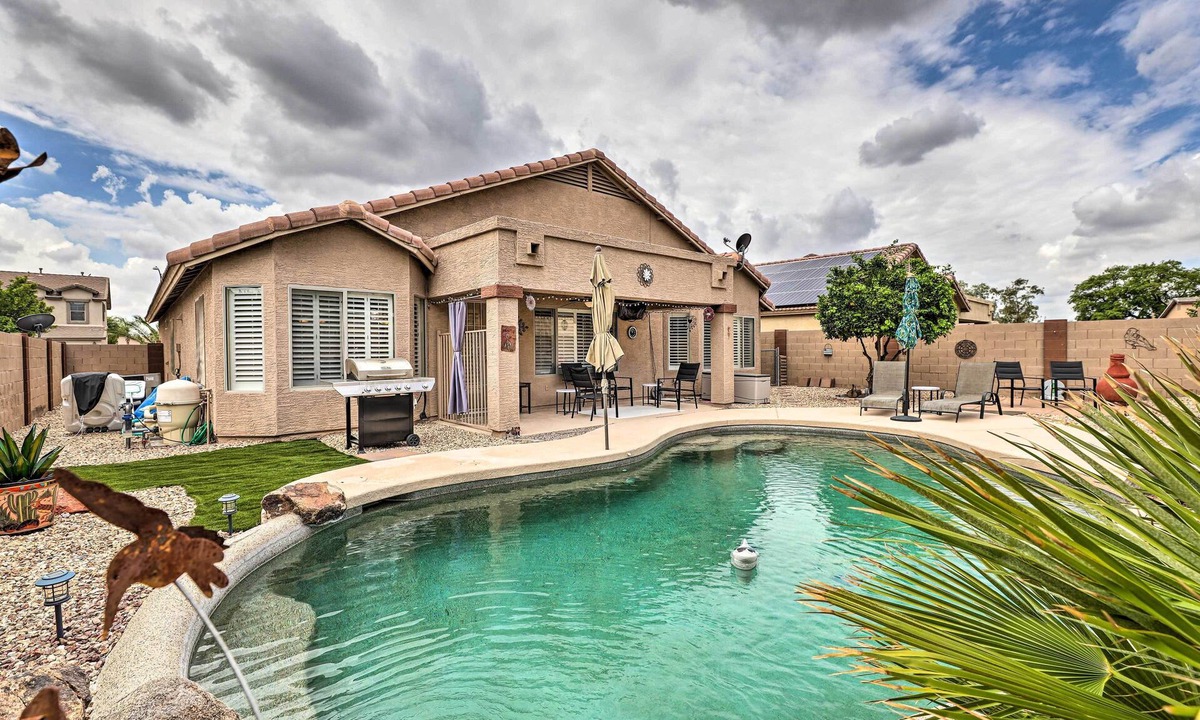 Roseview House | BBQ-Ready Oasis Near Golfing + Surprise Stadium!