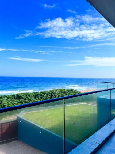 La Mercy Villa | Beach Front House - Back Up Power & Water