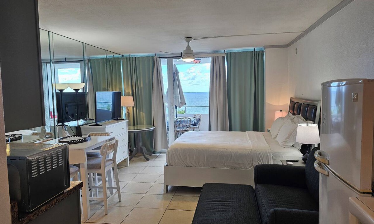 Galt Mile Condo | Beachfront Studio overlooking the Atlantic Ocean