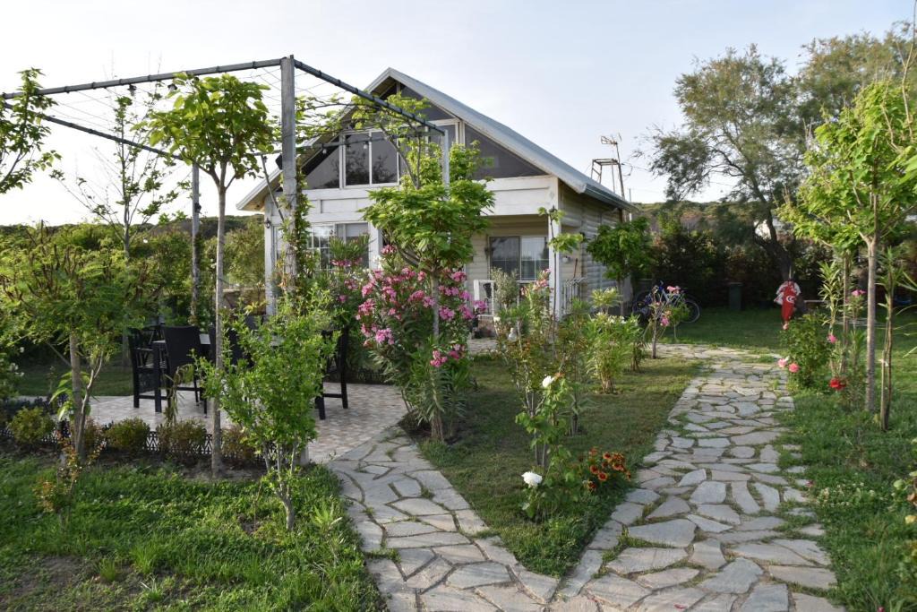 Velipoje Villa | Beachfront, Tirana Guest House